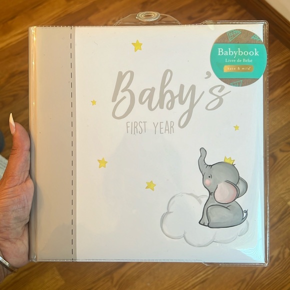 Baby’s First Year Memory Book - Picture 1 of 9